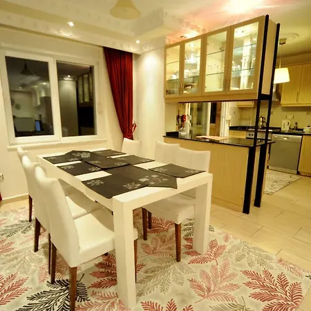 Lux Mustakil 2 Vila